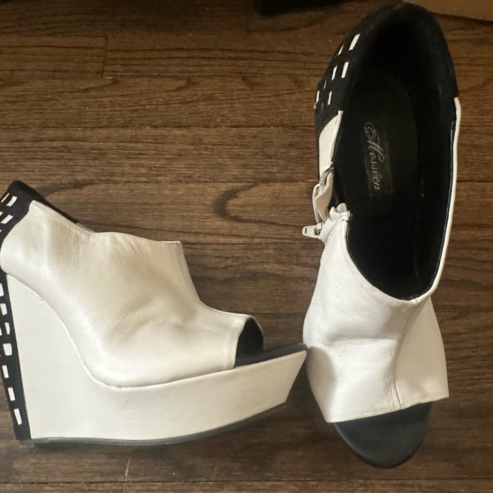 Messesca White and Black Wedge Shoes 7.5M